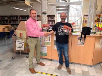 DONACIÓN DE FRANCISCO ESPADAS A LA BIBLIOTECA DE LIBRILLA